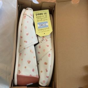 NWT Pale blush metallic Toms Shoes
